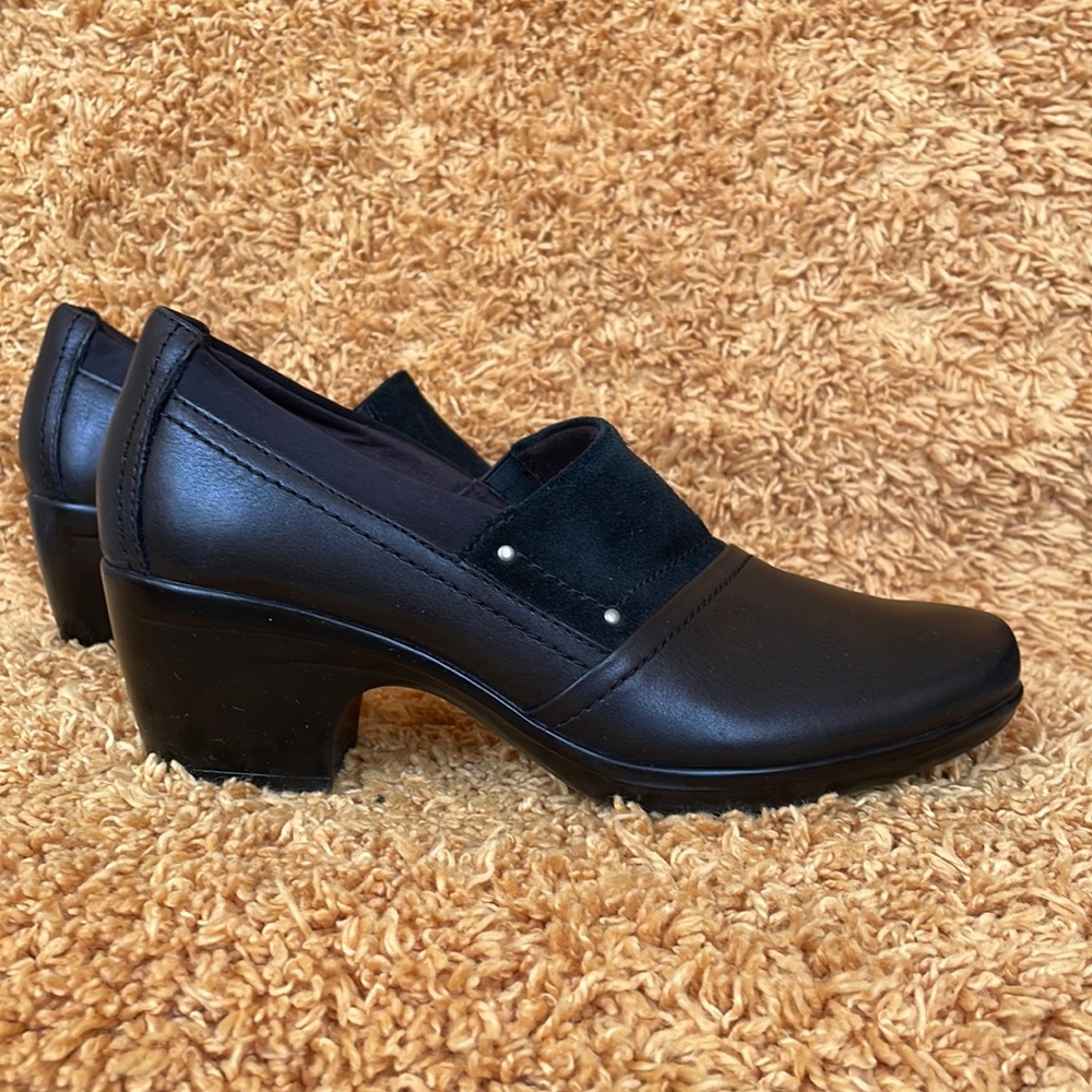 Clarks black shoes 7M